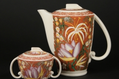 2020.159-Hilo-Vernon-Kilns-Don-Blanding-coffee-pot-and-sugar