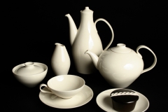 Eva Zeisel Castleton China Museum White with Hostess cupcake